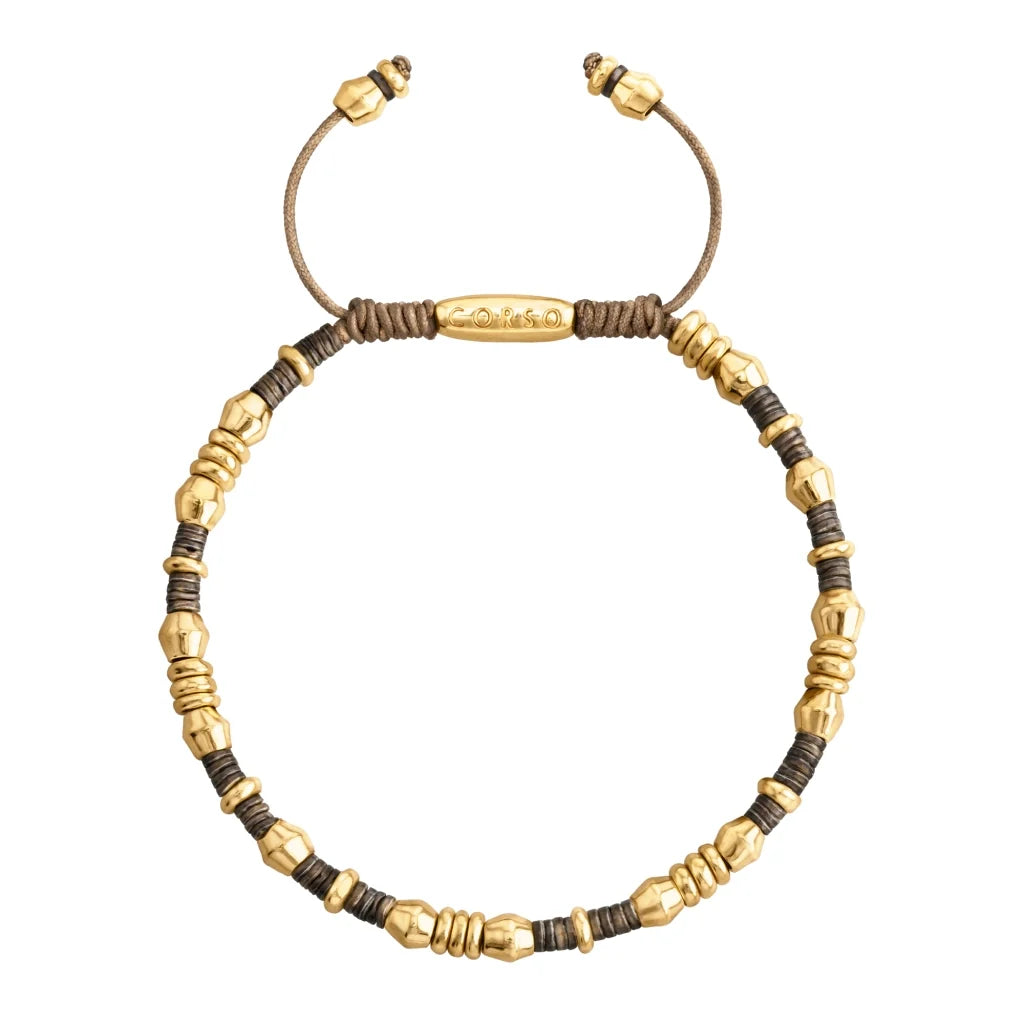 Pulsera ajustable con conchas filipinas de 3mm talladas a mano, intercaladas con cuentas bañadas en oro 22K - Joyería y bisutería fina