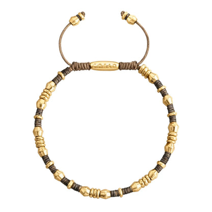 Pulsera ajustable con conchas filipinas de 3mm talladas a mano, intercaladas con cuentas bañadas en oro 22K - Joyería y bisutería fina