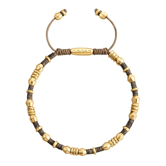 Pulsera ajustable con conchas filipinas de 3mm talladas a mano, intercaladas con cuentas bañadas en oro 22K - Joyería y bisutería fina