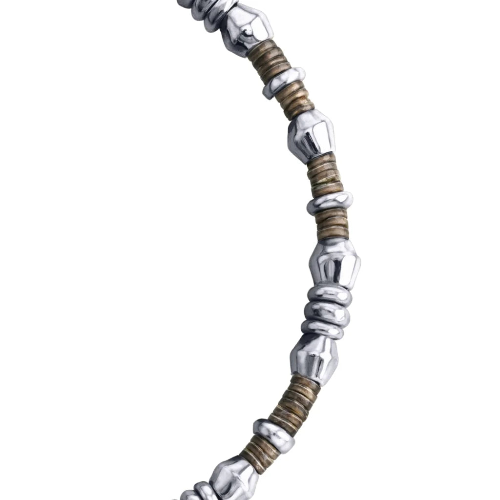 Pulsera ajustable con conchas filipinas de 3mm talladas a mano, intercaladas con cuentas bañadas en rodio - Joyería y bisutería fina