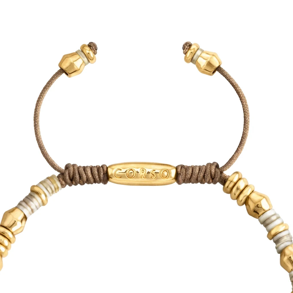 Pulsera ajustable con conchas filipinas de 3mm talladas a mano, intercaladas con cuentas bañadas en oro 22K - Joyería y bisutería fina